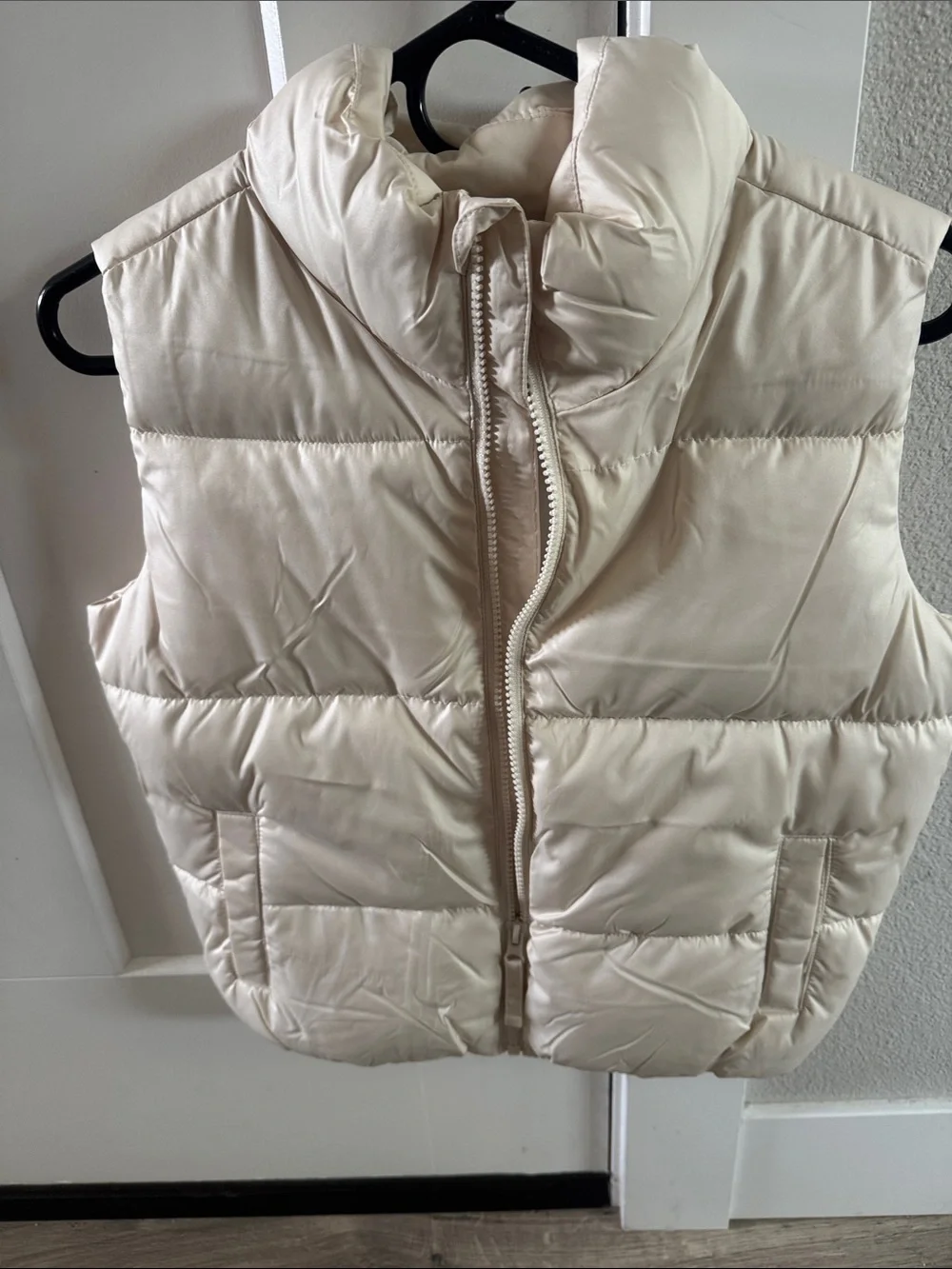 Old Navt Cream Puffer Vest -Quilted Zip Front